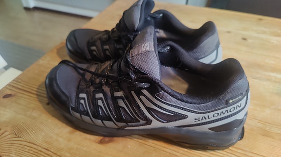 Salomon vaelluskengät koko 45 1/3musta/harmaa