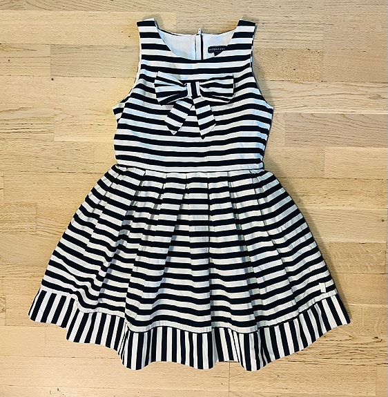 Juhlamekko 100% puuvillaa koko 122/128cm