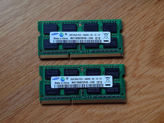 SO-DIMM DDR3 (2 x 2 GB)