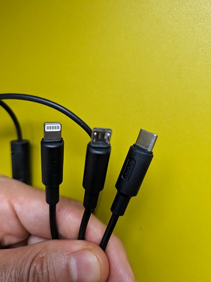 3-in-1 USB Kaapeli + Lightning + Micro + USBC