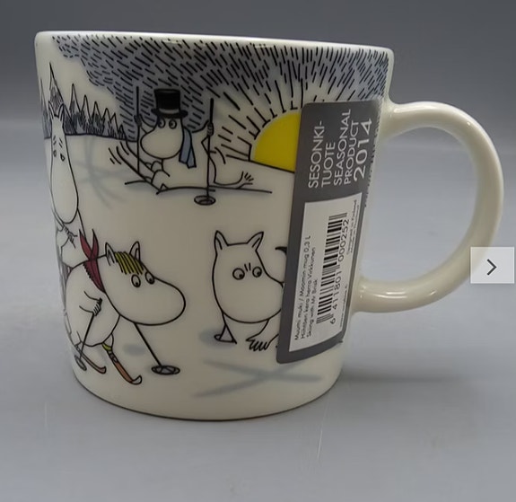 Muumimuki Hiihtäen kera herra Virkkunen