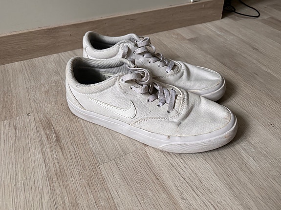Nike charge valkoiset kangaskengät