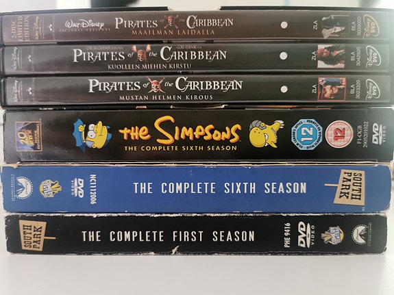 Pirates of the Caribbean, The Simpsons ja South Park DVD-boksit