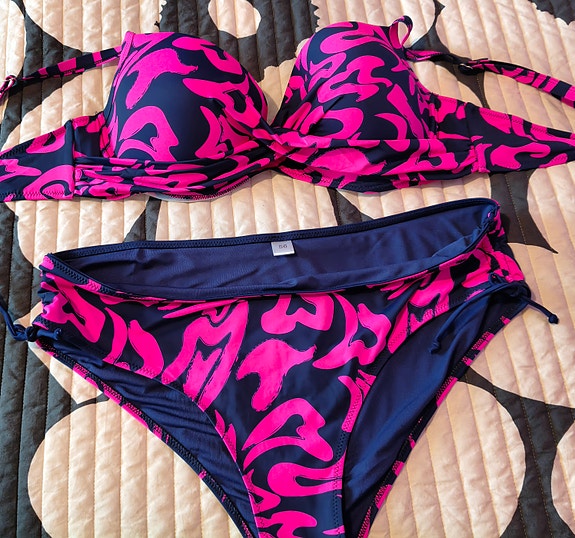 Naisten bikinit