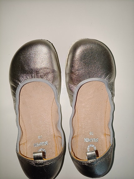 Shapen hopeiset ballerinat