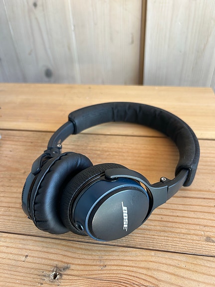Bose over-ear kuulokkeet musta