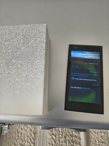 Jolla puhelin