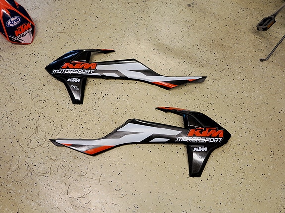 KTM osat vm 16-19 tankkimuovit