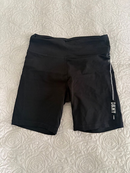 DKNY urheilushortsit M musta