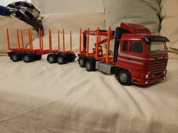 Emek Scania 143H Streamline puutavara-rekka lelu perävaunulla