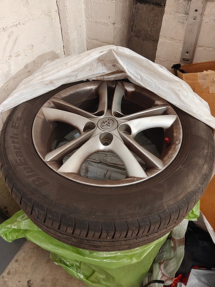 Kesärenkaita Toyota aluvanteilla