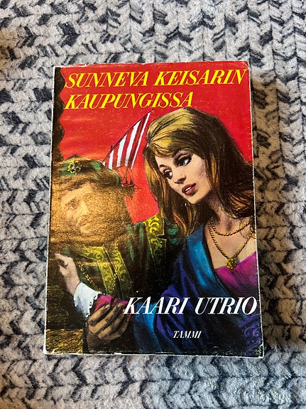 Kaari Utrio Sunneva keisarin kaupungissa -kirja