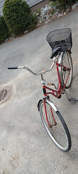 Pyörä nasta ja kesä renkailla 28”, tarjoa.