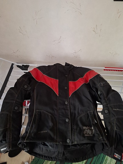 Rukka Gore-Tex ajotakki musta/punainen