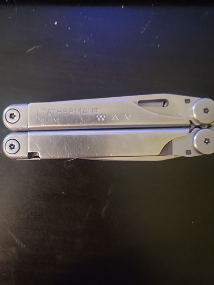 Leatherman Wave monitoimityökalu / suojakotelo