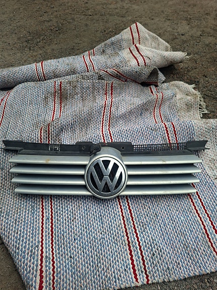 Volkswagen bora etusäleikkö / maski