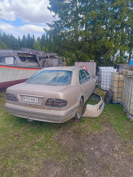 Mercedes-Benz sedan varaosiksi w210