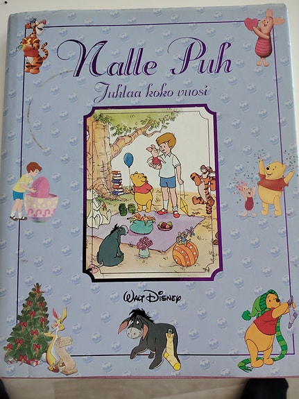 Nalle Puh juhlakirja – Juhlaa koko vuosi (Walt Disney)