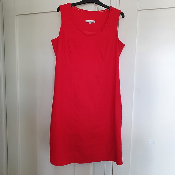 Punainen Trendy Line kotelomekko 42
