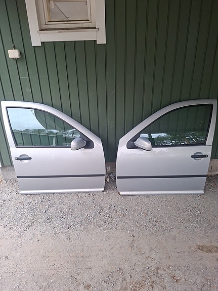 VW bora etuovet hopea