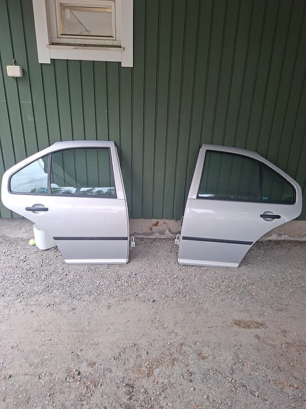 VW bora takaovet hopea