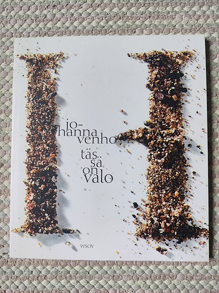 Runokokoelma: Johanna Venho: Tässä on valo