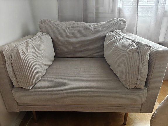 Beige nojatuoli / leveä tuoli