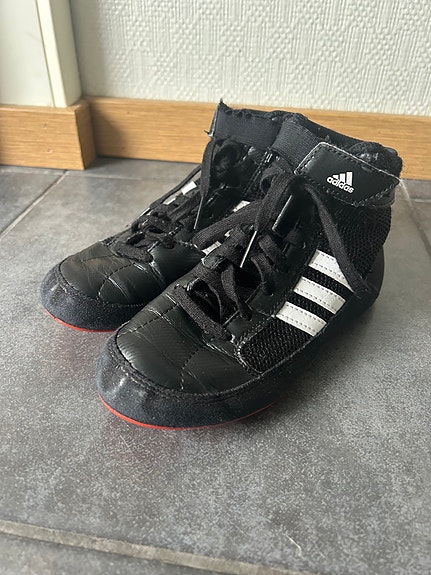 Adidas painitossut 31 (30)
