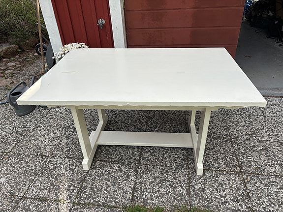 Iso pirtinpöytä