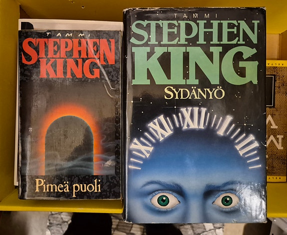 Stephen King kirjat Pimeä puoli ja Sydänyö