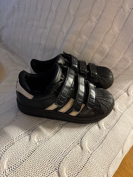 Adidas lasten kengät/ tennarit/ lenkkarit koko 28