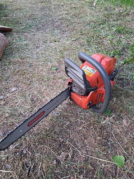 Husqvarna 340 moottorisaha Oregon-laipalla