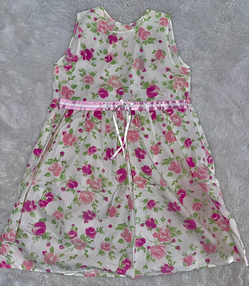 110 cm kukallinen juhlamekko