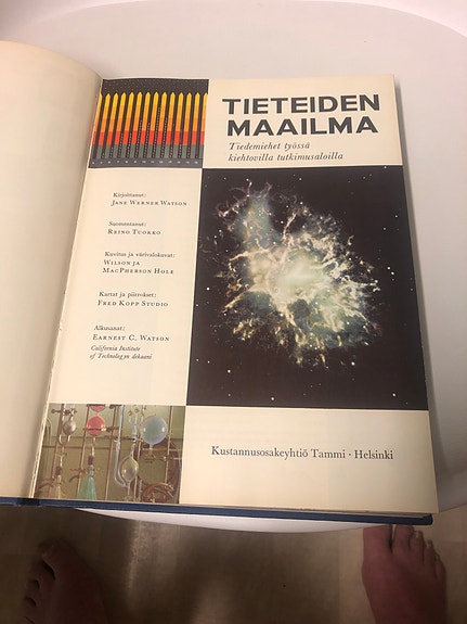 Tieteitten maailma -tietokirja