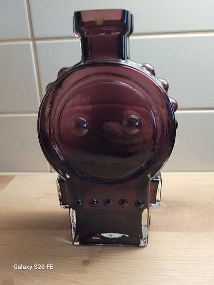 Ahkeraliisa, tumma lila