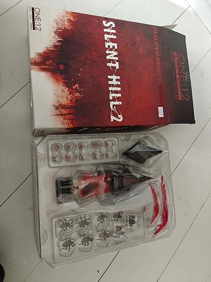 Silent hill 2 figuuri pakkauksessaan
