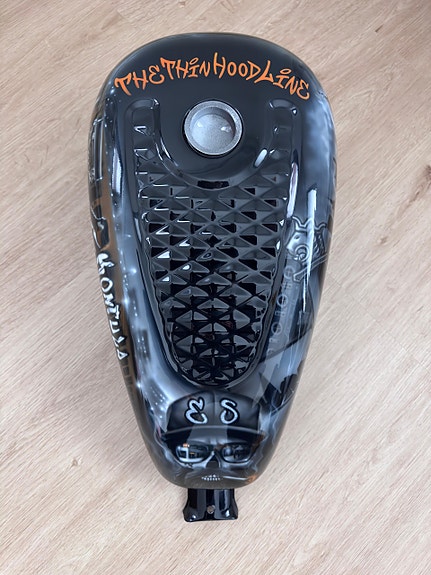 Harley davidson. Tankki moottoripyörään esim Harley Davidson