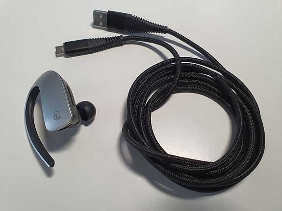 Bluetooth handsfree + latauskaapeli