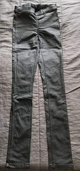 Mustat housut/legginsit