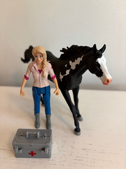 Schleich hevonen ja eläinlääkäri-figuuri