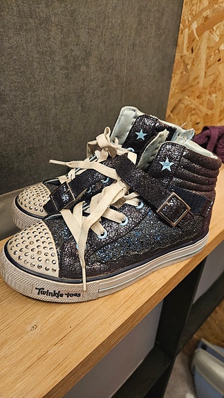 skechers vilkkuvat lenkkarit koko 35