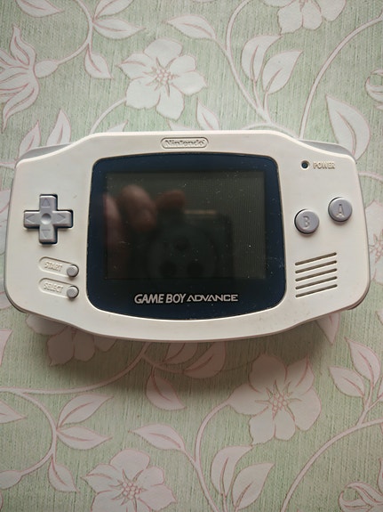 Nintendo Game Boy Advance käsikonsoli valkoinen