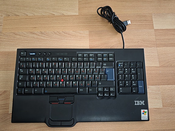 Myydään harvinainen IBM/Lenovo SK-8835 näppäimistö
