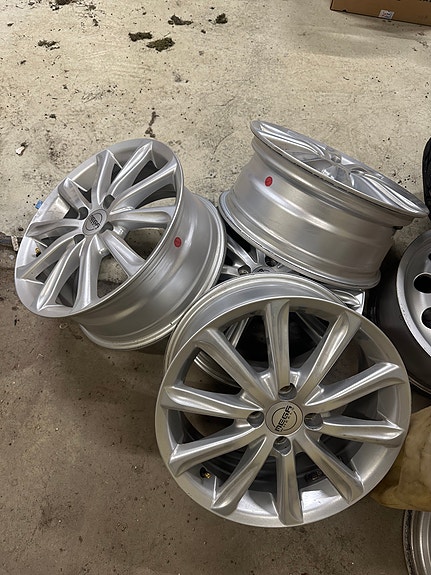 Mega wheels 16x6.5J alumiinivanteet ET49