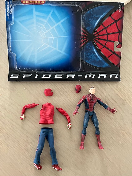Toybiz Marvel Spider-Man Wrestler -toimintafiguuri 1. Elokuvasta 2002 vuodelta.