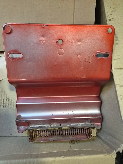 Rekisterikilven teline / bensaluukku Ford Taunus 17m 20m P5