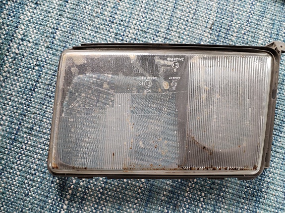 MB w124 ajovalon linssi