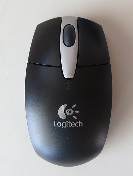 Käyttämätön Logitech 0560 langaton hiiri