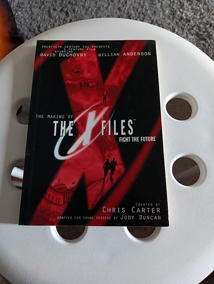 The X-Files (Salaiset Kansiot) - The Making of Fight the Future (kirja)