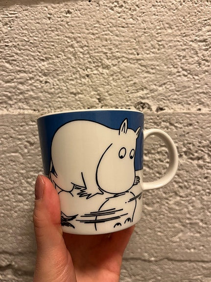 Muumimuki muumipeikko jäällä